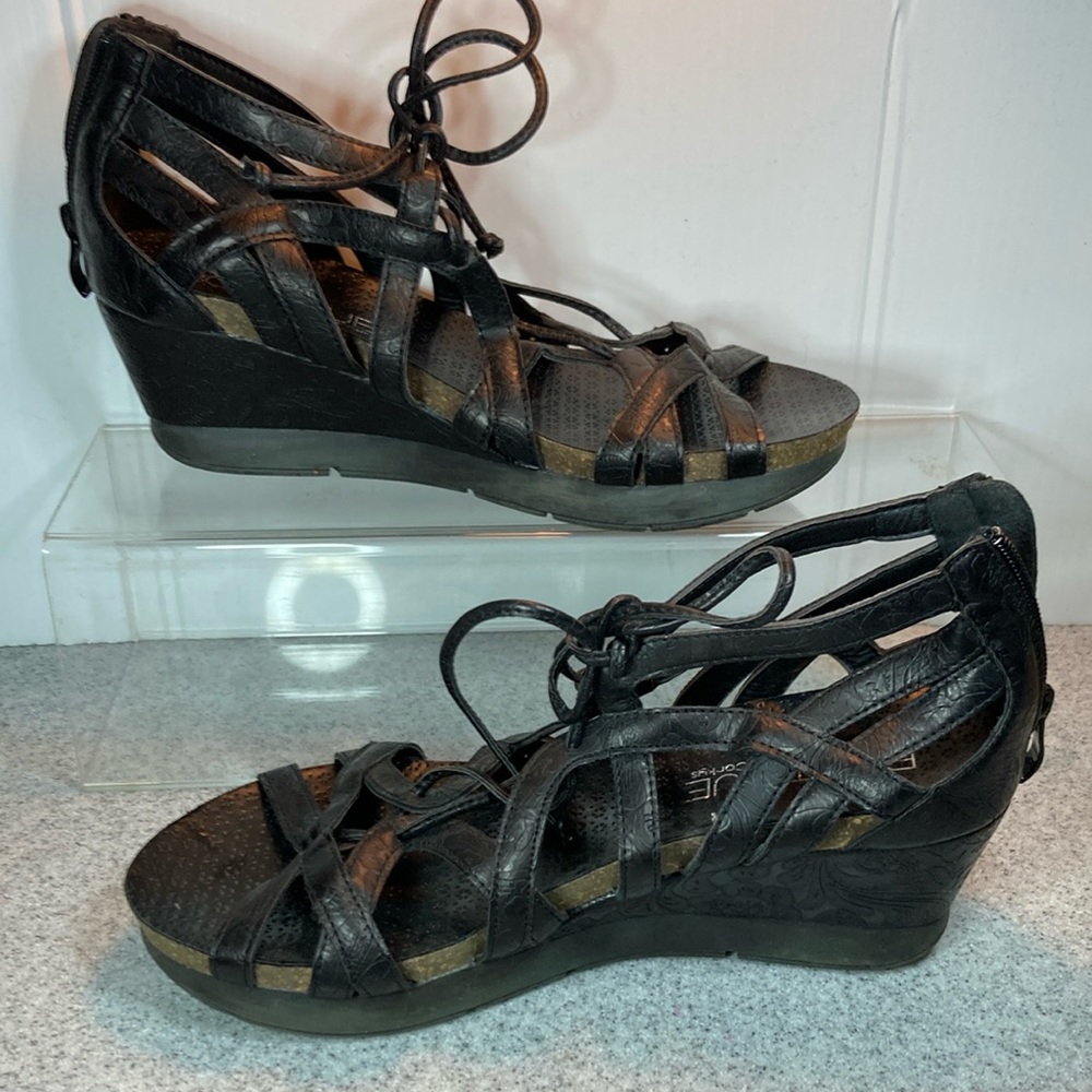 Black leather Corkys gladiator wedge sandals with rear zip. Size 9. Box 7‎